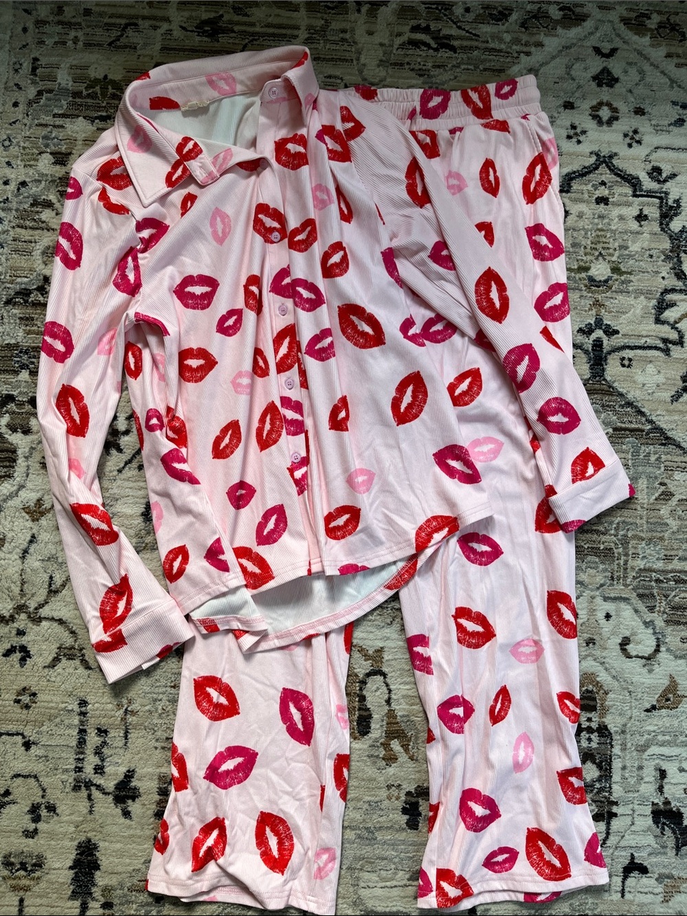 Kiss Kiss Pajama Set